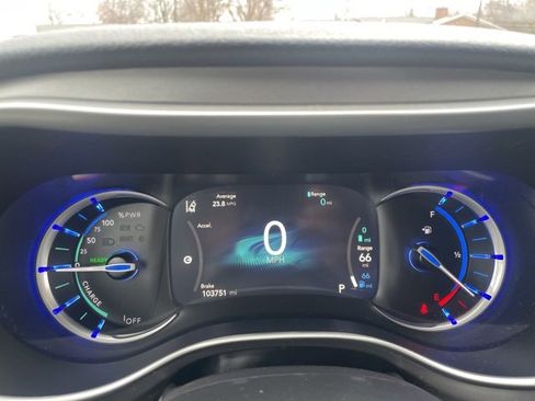 Used 2022 Chrysler Pacifica Touring-L image 21