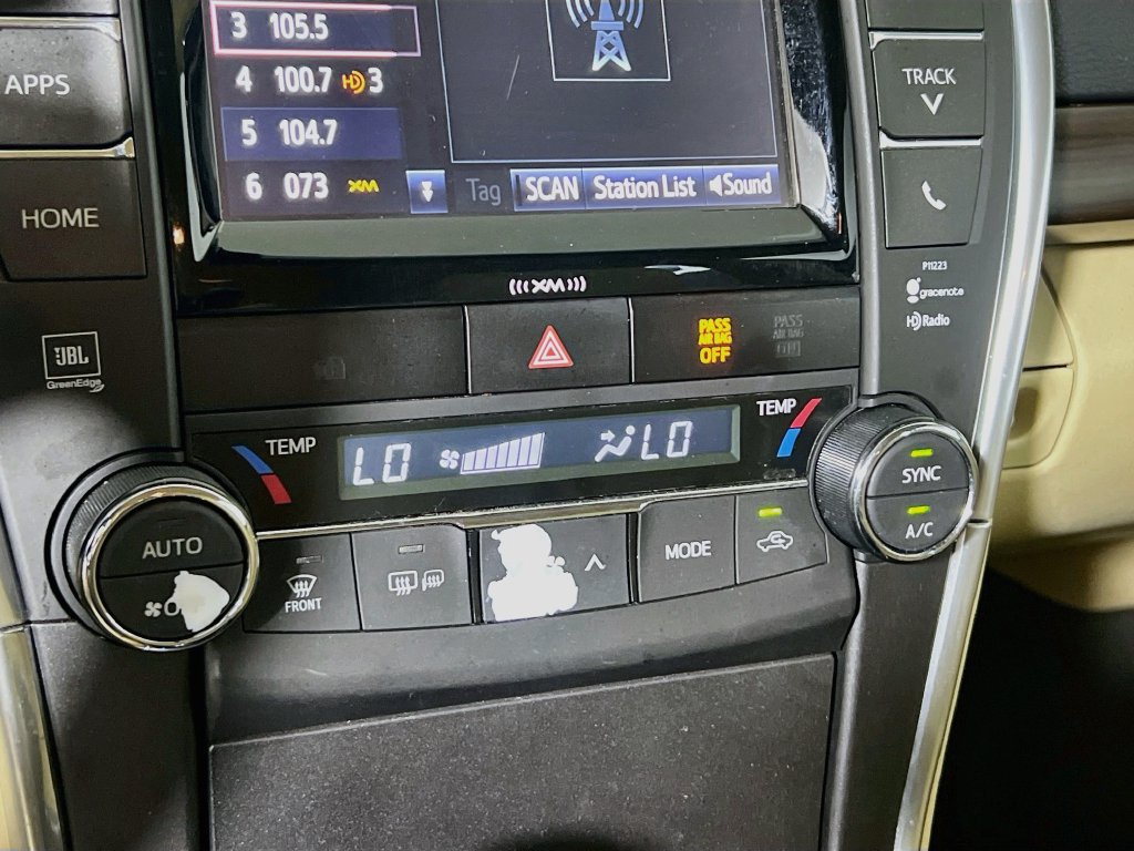 Used 2017 Toyota Camry XLE FWD image 24