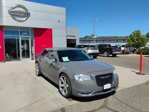 Used 2019 Chrysler 300 Limited w/ Safetytec Plus Group RWD image 5