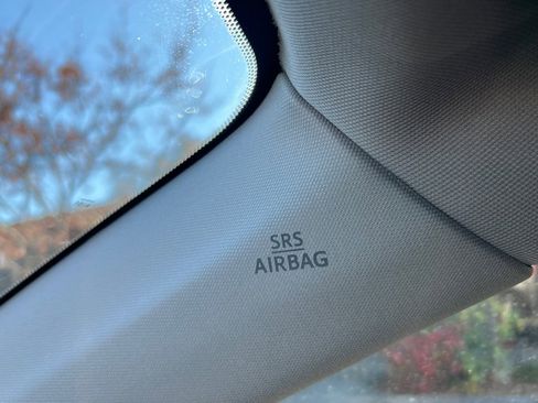 Used 2017 Toyota Highlander XLE image 18