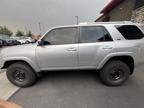 Used 2015 Toyota 4Runner SR5 AWD/4WD image 6