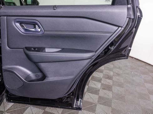 Used 2024 Nissan Rogue SV w/ SV Premium Package image 36