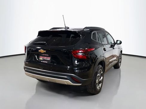 Used 2024 Chevrolet Trax LT w/ LT Convenience Package FWD image 7