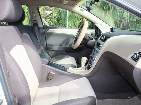 Used 2011 Chevrolet Malibu LS image 9