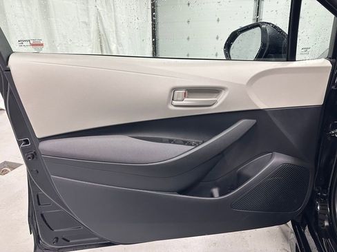 Used 2025 Toyota Corolla LE w/ LE Premium Package image 8