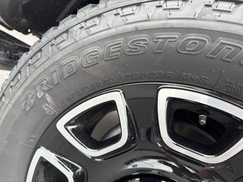 New 2026 Ford F350 Platinum w/ FX4 Off-Road Package AWD/4WD image 12