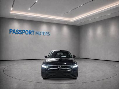Used 2023 Volkswagen Tiguan SE w/ Panoramic Sunroof Package