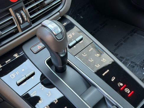 Used 2025 Porsche Macan w/ Premium Package Plus AWD/4WD image 21