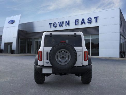 New 2025 Ford Bronco Badlands image 5