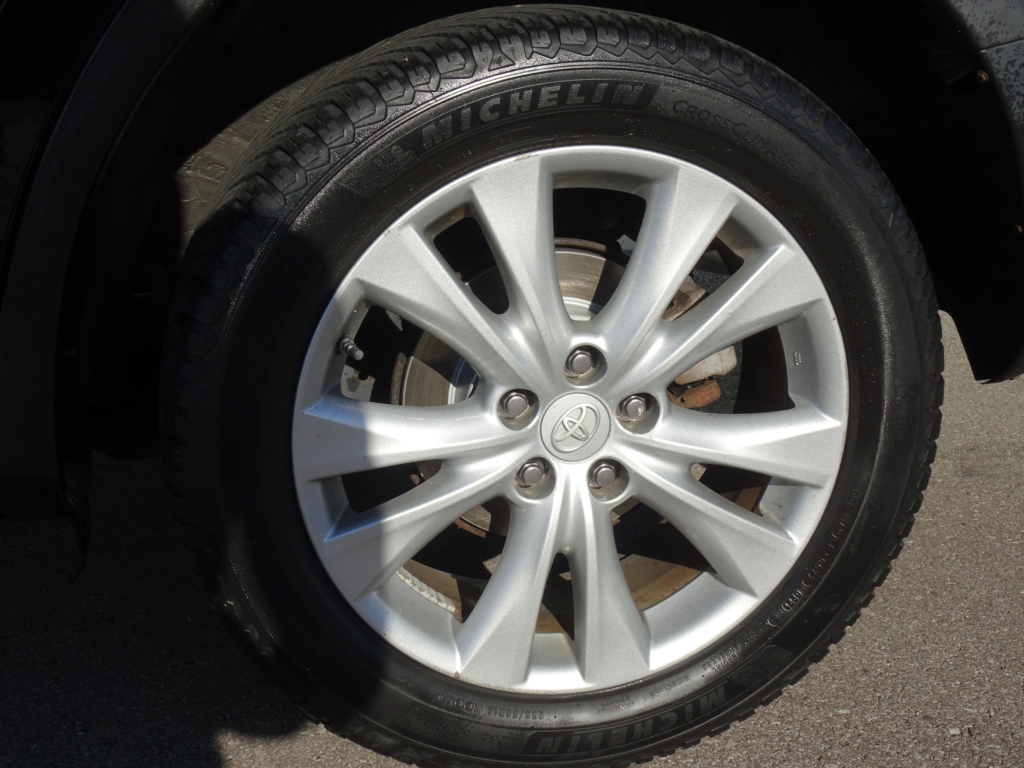Used 2014 Toyota RAV4 Limited w/ Technology Package AWD/4WD image 27