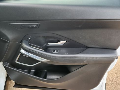 Used 2018 Jaguar E-PACE SE image 16