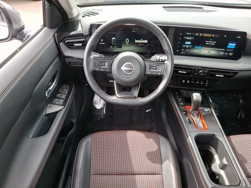 Used 2025 Nissan Kicks SR AWD/4WD image 11