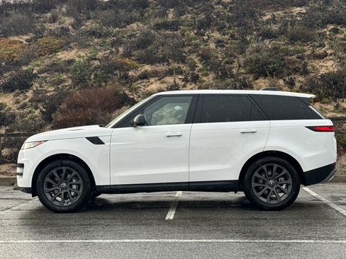 New 2025 Land Rover Range Rover Sport image 2