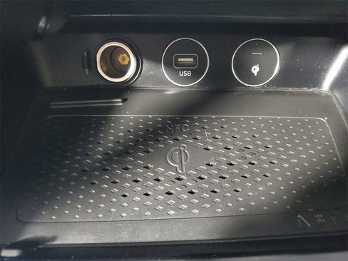 Used 2022 Genesis G70 3.3T image 21