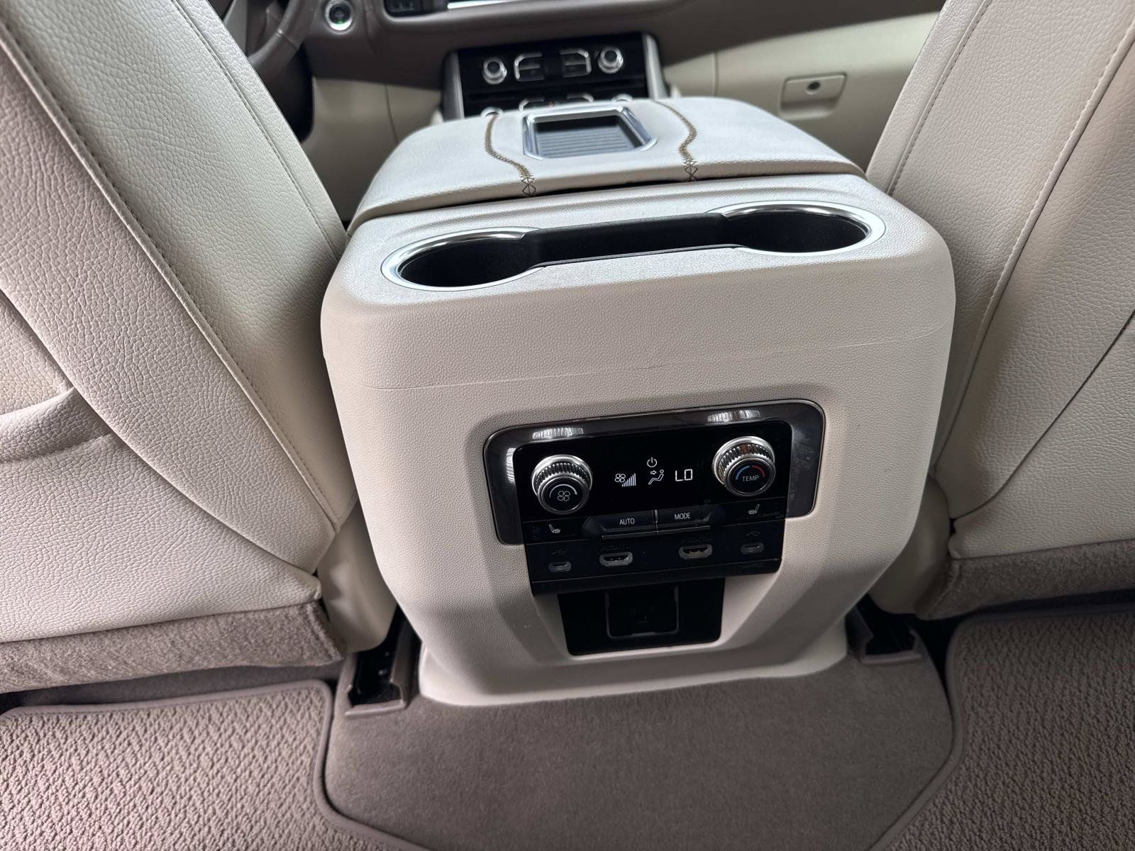 Used 2021 GMC Yukon Denali w/ Denali Premium Package AWD/4WD image 18