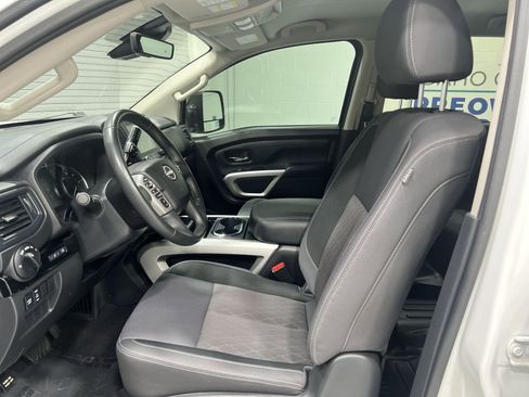 Used 2023 Nissan Titan SV w/ SV Convenience Package AWD/4WD image 11