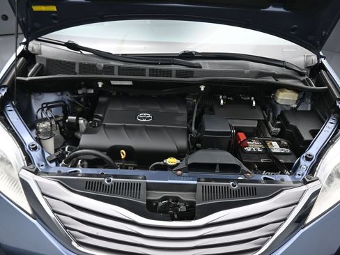 Used 2016 Toyota Sienna XLE FWD image 62