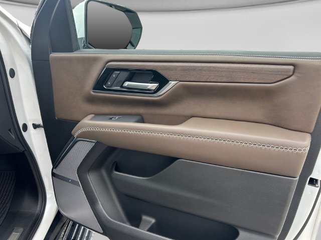 Used 2025 GMC Yukon Denali Ultimate w/ LPO, Illumination Package AWD/4WD image 15