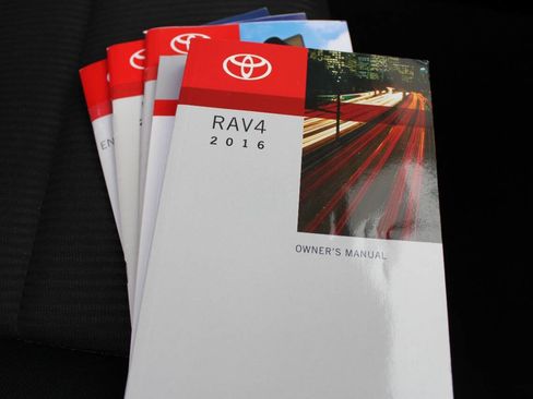 Used 2016 Toyota RAV4 LE image 18