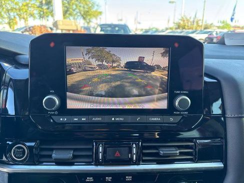 Certified 2024 Nissan Pathfinder SV image 19