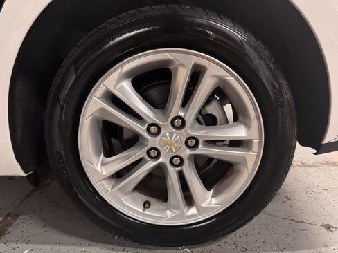 Used 2018 Chevrolet Cruze LT w/ Convenience Package image 10