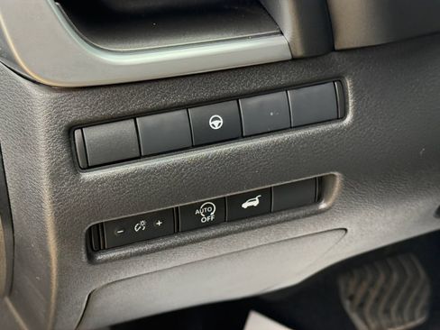 Used 2025 Nissan Rogue SV AWD/4WD image 18