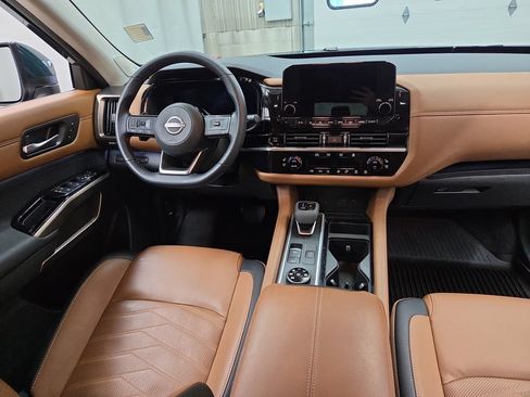 Used 2025 Nissan Pathfinder Platinum AWD/4WD image 14