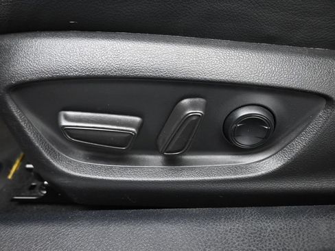 Used 2022 Toyota Camry SE FWD image 11