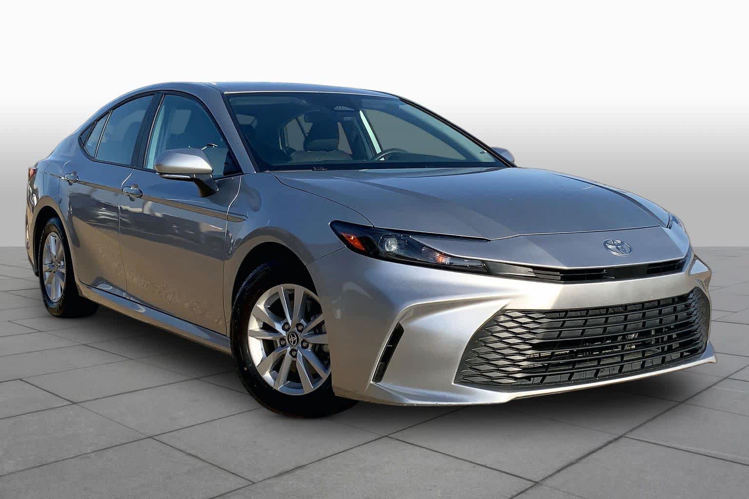 Used 2025 Toyota Camry LE FWD image 3