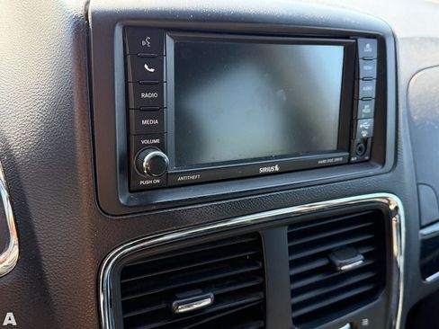 Used 2018 Dodge Grand Caravan SXT FWD image 9