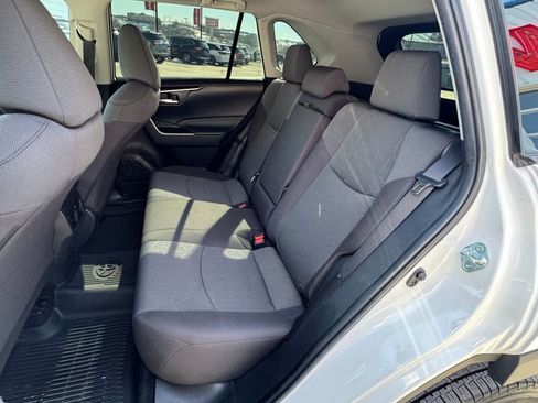 Used 2022 Toyota RAV4 XLE w/ Convenience Package image 16