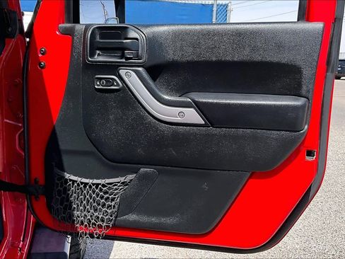 Used 2017 Jeep Wrangler Unlimited Sahara w/ Connectivity Group image 21