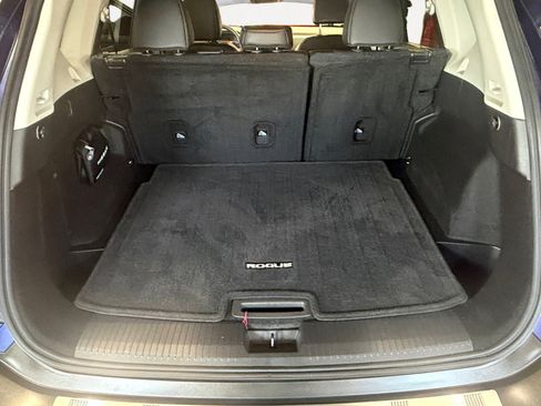 Used 2022 Nissan Rogue SV w/ SV Premium Package FWD image 13