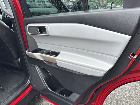 Used 2022 Ford Explorer XLT w/ Equipment Group 202A image 13