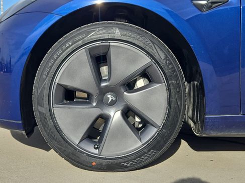 Used 2023 Tesla Model 3 Standard Range image 12