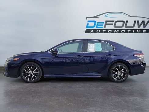 Used 2021 Toyota Camry SE image 6