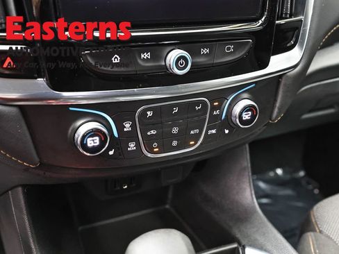 Used 2021 Chevrolet Traverse LT image 21