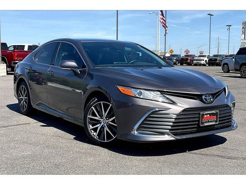 Used 2023 Toyota Camry XLE image 2