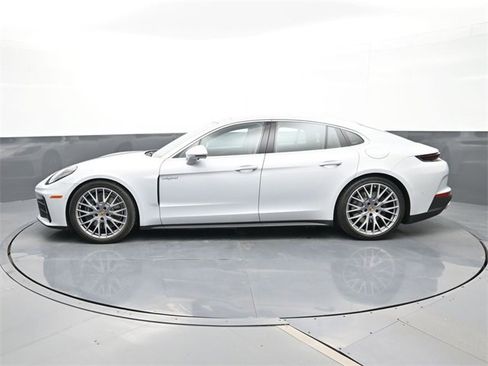 Used 2025 Porsche Panamera 4 image 2