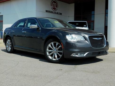 Used 2019 Chrysler 300 Limited w/ Safetytec Plus Group image 2