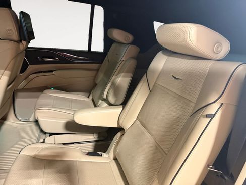 Used 2021 Cadillac Escalade ESV Premium Luxury w/ Driver Assist Tech Package AWD/4WD image 14