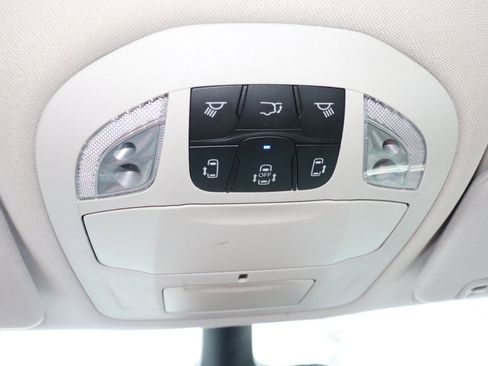 Used 2023 Chrysler Voyager LX image 34