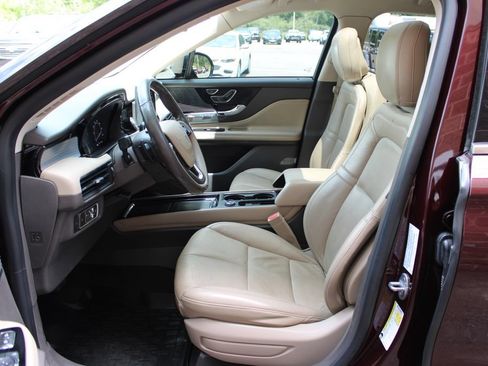Used 2020 Lincoln Corsair AWD w/ Premium Package image 11