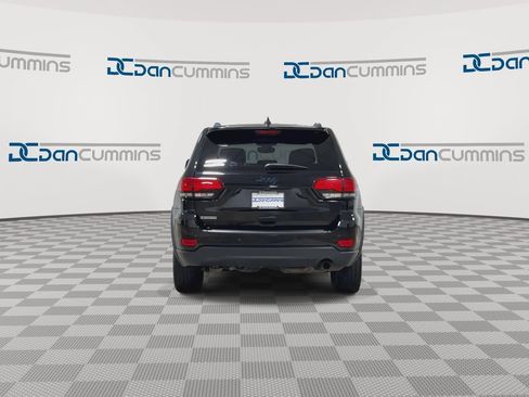 Used 2018 Jeep Grand Cherokee Laredo AWD/4WD image 7