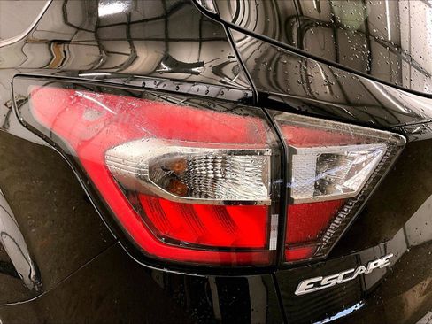 Used 2017 Ford Escape SE w/ Equipment Group 201A image 28