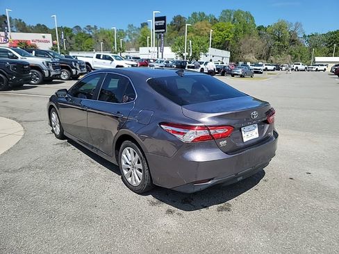 Used 2020 Toyota Camry LE image 4