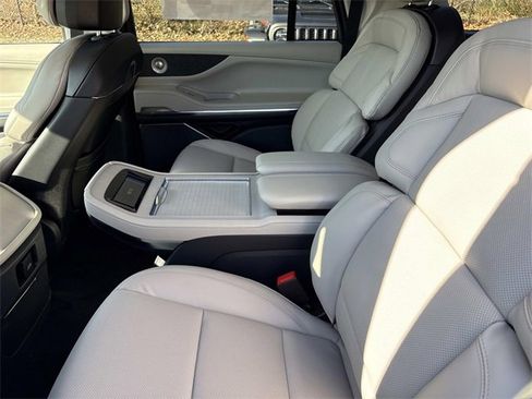 New 2025 Lincoln Navigator L Reserve image 17