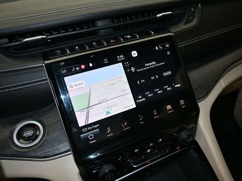 Used 2021 Jeep Grand Cherokee L Limited w/ Luxury Tech Group II image 32