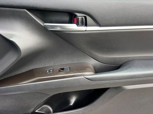 Certified 2022 Toyota Camry SE FWD image 17