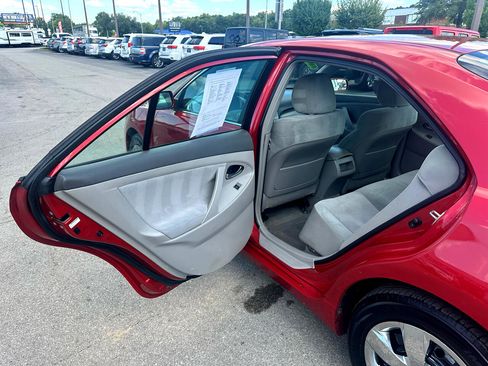 Used 2011 Toyota Camry LE image 13